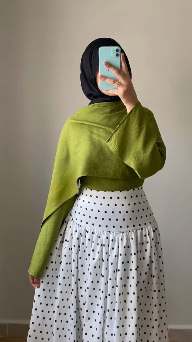 Polka Dot Skirt - Vue 3